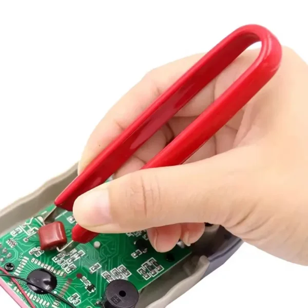 كماشة مكونات حمراء